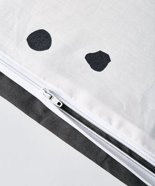 Duvet cover zip detail